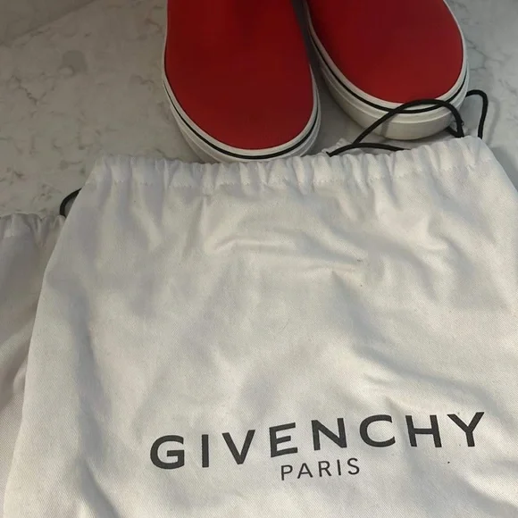 Givenchy - Picture 2 of 4